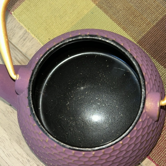 Vintage Gracious Home Honeycomb Cast Iron Teapot - Picture 7 of 7